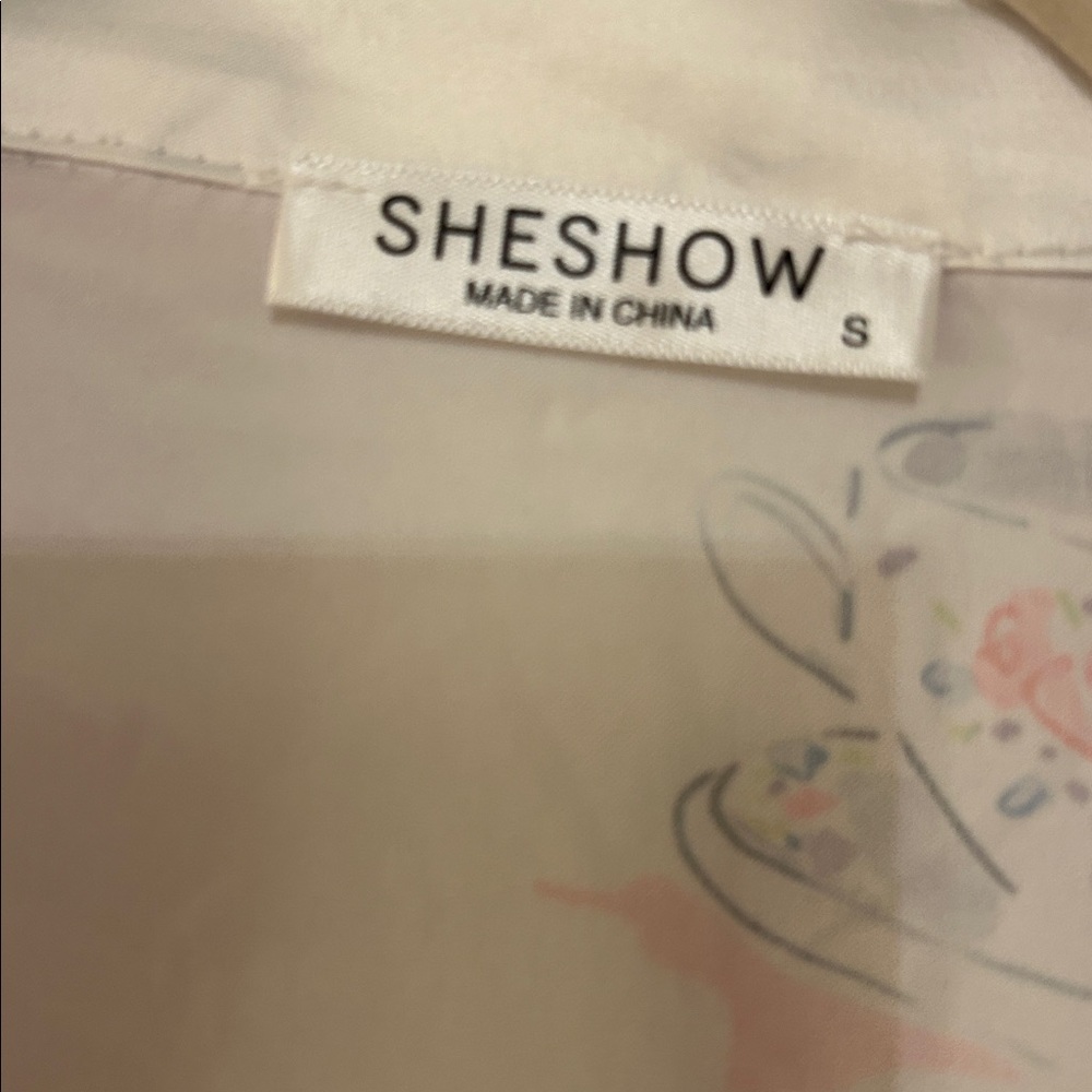 SHESHOW Red and White London Pajama Set - Picture 4 of 5